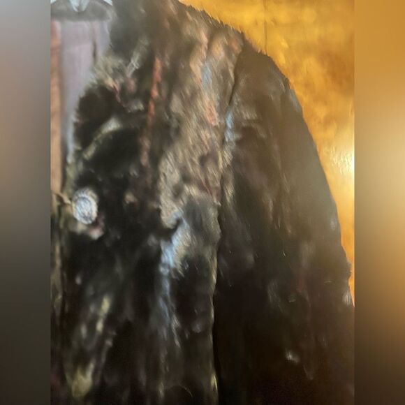 Elegant Black Fur Coat - Picture 7 of 9